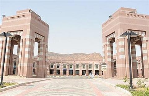 أهالي العيص وينبع النخل يناشدون توفير حافلات نقل لبناتهم