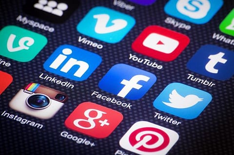 "سفهاء" مواقع التواصل.. "مقاطع" مسيئة تتطاول على المحرّمات وتتفاخر بـ"البذاءات".. والسجن ينتظرهم