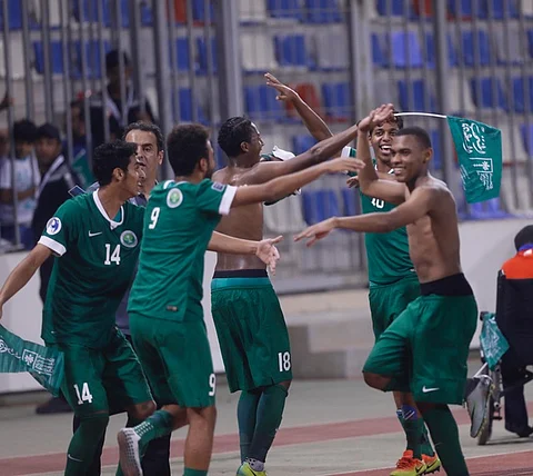 بالصور.. احتفالات سعودية تُشعل ملعب خليفة بالتأهل للمونديال