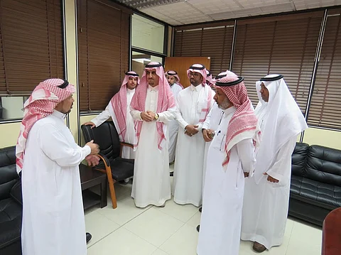 شاهد.. مدير "تعليم الرياض" يبدأ أول يوم عمل له بجولة تفقدية