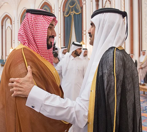 ولي ولي العهد يعزي حمد بن خليفة وأمير قطر في وفاة الشيخ خليفة