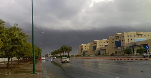 أمطار على ينبع وبعض مراكزها فجراً.. استنفار و"الأرصاد" تنبّه