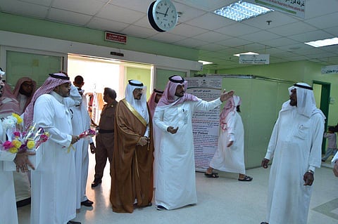 "العلم" يفتتح 4 عيادات أولية ويُدشن تطوير قسم الإسعاف بمستشفى "الدواسر"