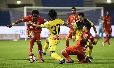 بالصور .. "صقر" يقود التعاون لهزيمة القادسية