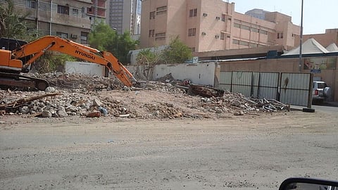 إزالة 120 موقعاً لحجز مواقف السيارات أمام الفنادق والمباني بمكة المكرمة