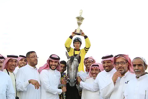 مدير الفروسية بالأحساء يتوج الفائزين.. و6 شروط ضمن إستراتيجية 1438هـ