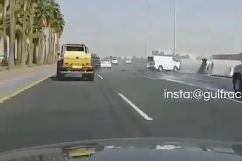 شاهد.. القبض على صاحبي مقطع المطاردة واصطدام السيارات بشوارع بجدة