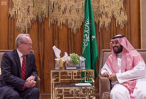 ولي ولي العهد يعقد اجتماعًا مع شركة ريثيون لبحث توطين الصناعات العسكرية