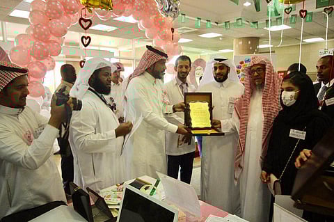 شاهد.. "مستشفى الدواسر" يحتفل باليوم العالمي لسرطان الرئة