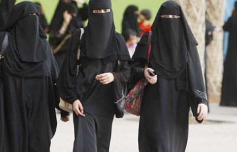 هروب الفتيات.. حرمان وتسلط ومسلسلات تركية وكورية.. وقليل من الحنان يكفي