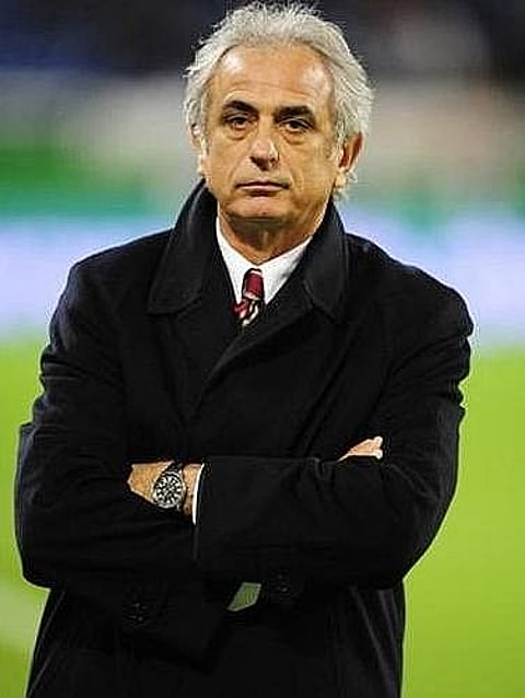 مدرب اليابان يُحذر لاعبيه من مواجهة السعودية