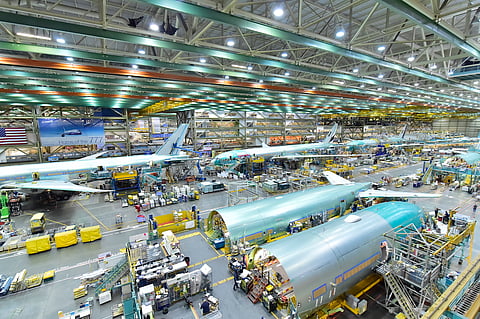 وفد إعلامي سعودي يقف على صناعة طائرات "بوينغ" في سياتل الأمريكية