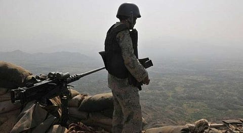 مقذوفات حوثية تطول مسجداً في الطوال وتُصيب 5 مواطنين