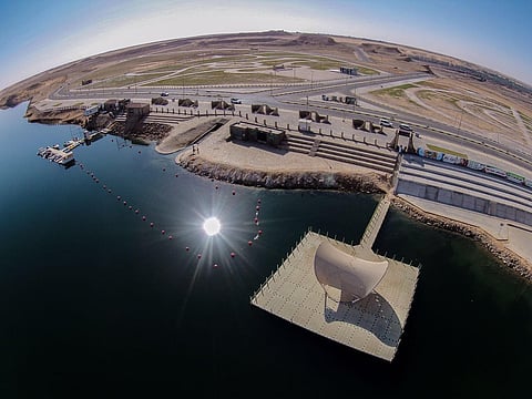 الإثارة في دومة الجندل.. مفاجأة بطولة الدبابات وقصة نشأة البحيرة العملاقة