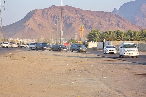 بالصور.. "سبق" ترصد الشوارع الأخطر في المدينة وتنقلها للمسؤولين