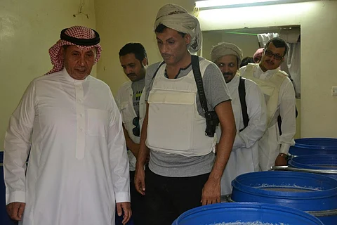 شاهد.."سبق "ترصد مداهمة أكبر مصنع لإنتاج الخمور بجازان