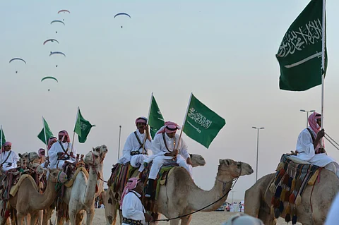 35 رأس من الهجن المدربة تبهر زوار فعاليات "سفاري بقيق"