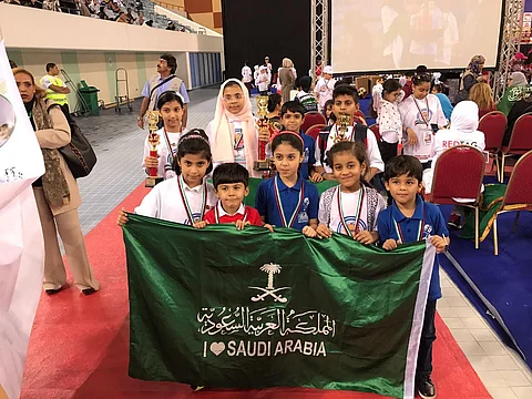طلاب وطالبات مكة ينفردون بصدارة المسابقة التعليمية العالمية بدبي