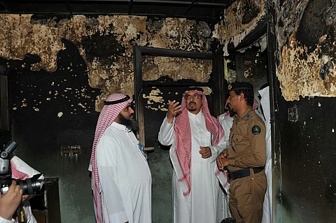 شاهد.. وكيل جازان يتفقد آثار الحريق بمستشفى العارضة