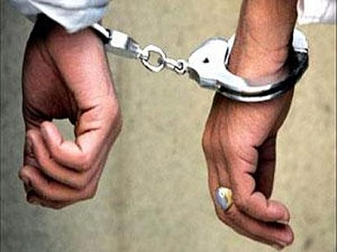 شرطة الجموم وبحرة تطيح بشخصين سلبا وافدًا آسيويًّا