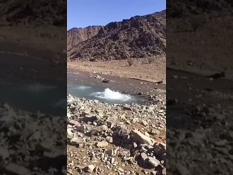 "سبق" تكشف حقيقة فيديو متداول يزعم انفجار "عين مياه" بالعيص