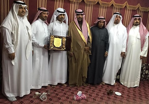 "بلدي الخرج" يكرّم رجل الأمن منقذ الـ"١٦" ممرضة من حريق السكن