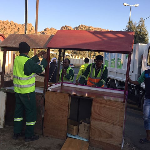 مصادرة 16 بسطة مخالفة تبيع الشاي والفواكه والخضراوات الفاسدة بـ"شفا الطائف"