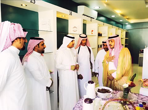 محافظ حبونا يفتتح مشروع الأسر المنتجة بالمحافظة