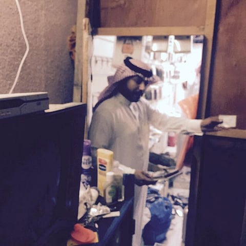 شاهد.. ضبط ومعاقبة وافد تحايل على توطين الاتصالات بجازان.. "لست موجوداً"