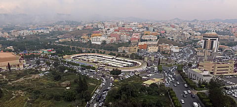 شاهد.. أبها البهية.. ٤ عقود تتربع على عرش العمل السياحي بالمملكة