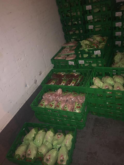 "بلدية بلقرن" تتلف 350 دجاجة مبردة غير صالحة للاستهلاك