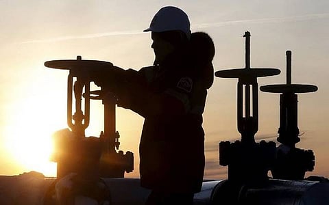 وسط أجواء متفائلة.. النفط يرتفع وبرنت يقترب من الـ50 دولاراً