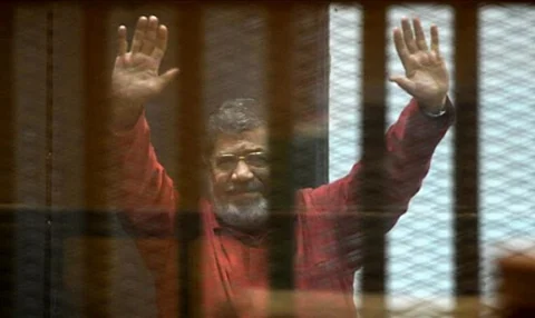 مصر.. قبول طعن مرسي في "التخابر مع حماس" وإلغاء إعدام قيادات إخوانية