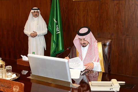 أمير عسير يؤكد تنسيق الجهات فيما بينها لخدمة المواطن والمقيم