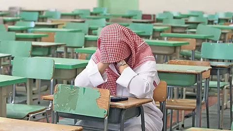 فايننشال تايمز: السعودية تحول مبالغ الابتعاث الباهظة لإصلاح التعليم في الداخل