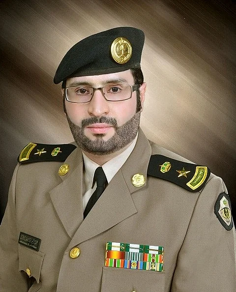 اﻹطاحة بشخصين سلبا وافداً في جازان