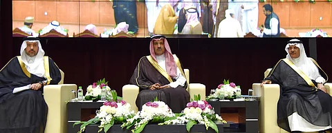 أمير المدينة المنورة يرعى حفل افتتاح مؤتمر "ضوابط استخدام شبكات التواصل الاجتماعي في الإسلام"