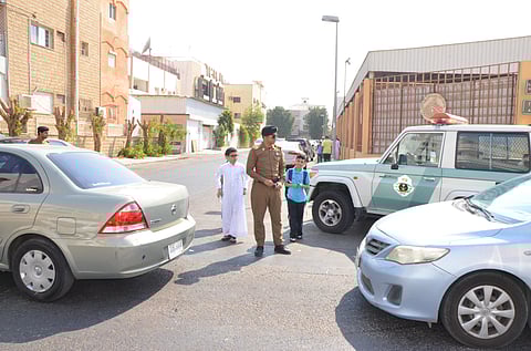 "مرور جدة "يكثف وجوده حول المدارس لمنع الازدحام و السلوكيات الخاطئة