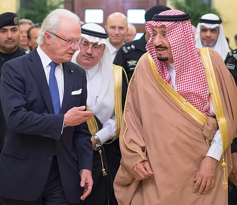 خادم الحرمين يستقبل ملك السويد ويقيم مأدبة غداء تكريماً له