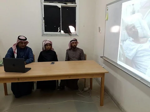 "أبيط التعليمي" يطمئن على المتبرع بجزء من كبده لطفلة لا يعرفها