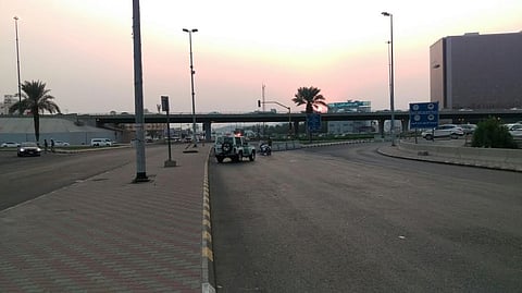 مرور مكة يعالج تقاطع أسفل جسر الإسكان