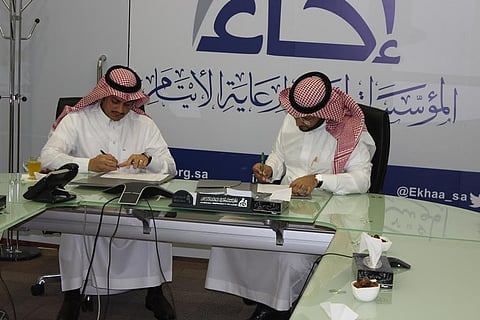 "إخاء" توقع اتفاقية تدريب تنتهي بالتوظيف بأسواق التميمي