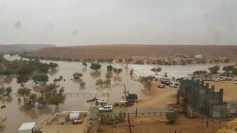 بالفيديو.. أمطار متفرقة على محافظات شمال الرياض