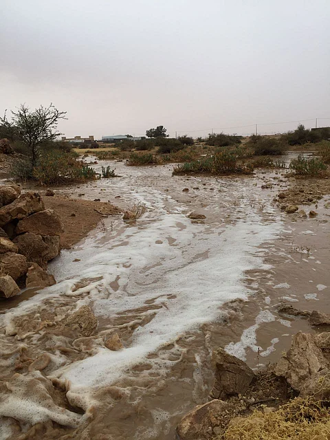 شاهد.. جريان أودية الشعب شمال تمير وشعاب المشقر غرب المجمعة