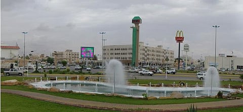 الإطاحة بمراهق عبث بسيارته في الميادين ومتنزهات الأحياء بعنيزة