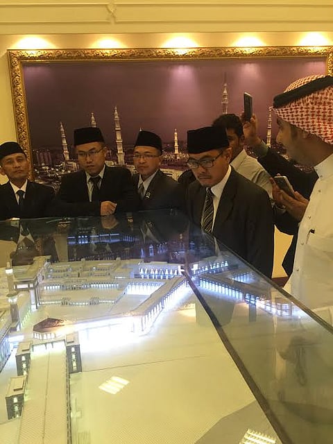 ضمن وفد تكون من 40 بالمحاكم الشرعيةقضاة إندونيسيا يغادرون مكة المكرمة بعد أداء مناسك العمرة