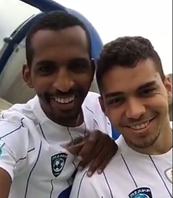 بالفيديو .. "إدواردو الهلال" يقلد الشاعر حيدر العبدالله في قصيدة "سكنانا"