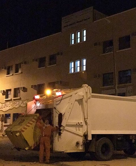 "العمل" تفيق متأخرة وتصرح عن قضية لا تخصها: النظافة في ظلم جيدة