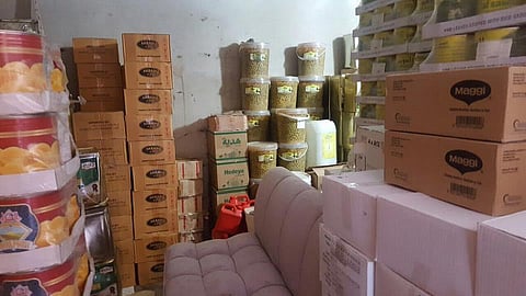 المدينة.. ضبط معمل مخالف لتصنيع الطرشي ومصادرة أغذية مجهولة المصدر