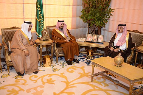 أمير عسير يطلع على تصاميم "مدينة الأحلام" ويدعو رجال الأعمال للاستثمار